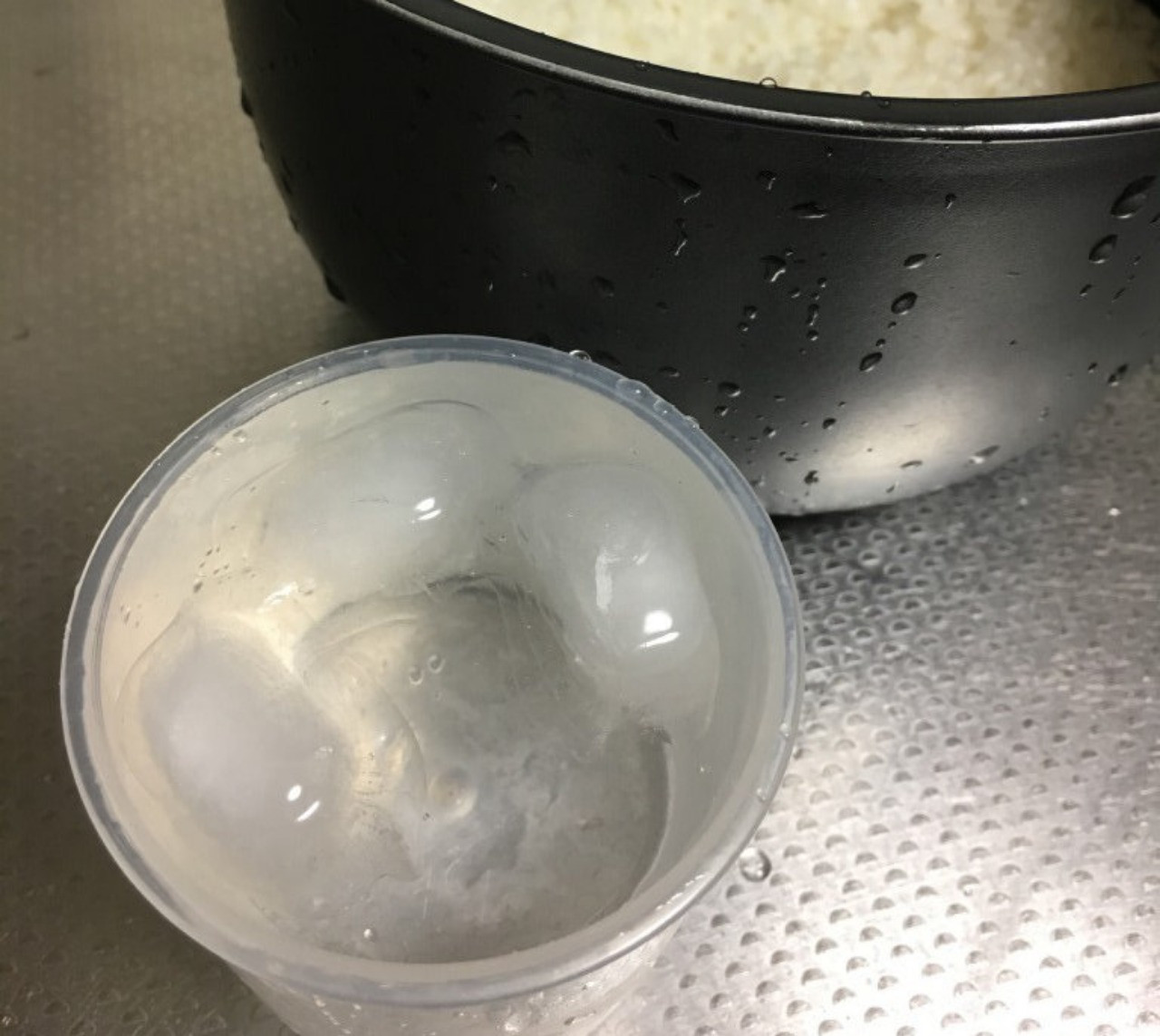 「 氷 を入れてお米を炊く方法」と「おいしく炊ける理由」を解説します